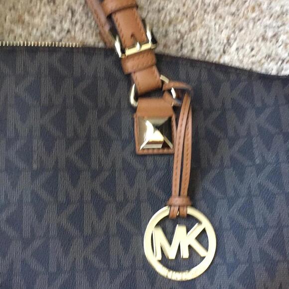 Michael Kors purse - Picture 3 of 7